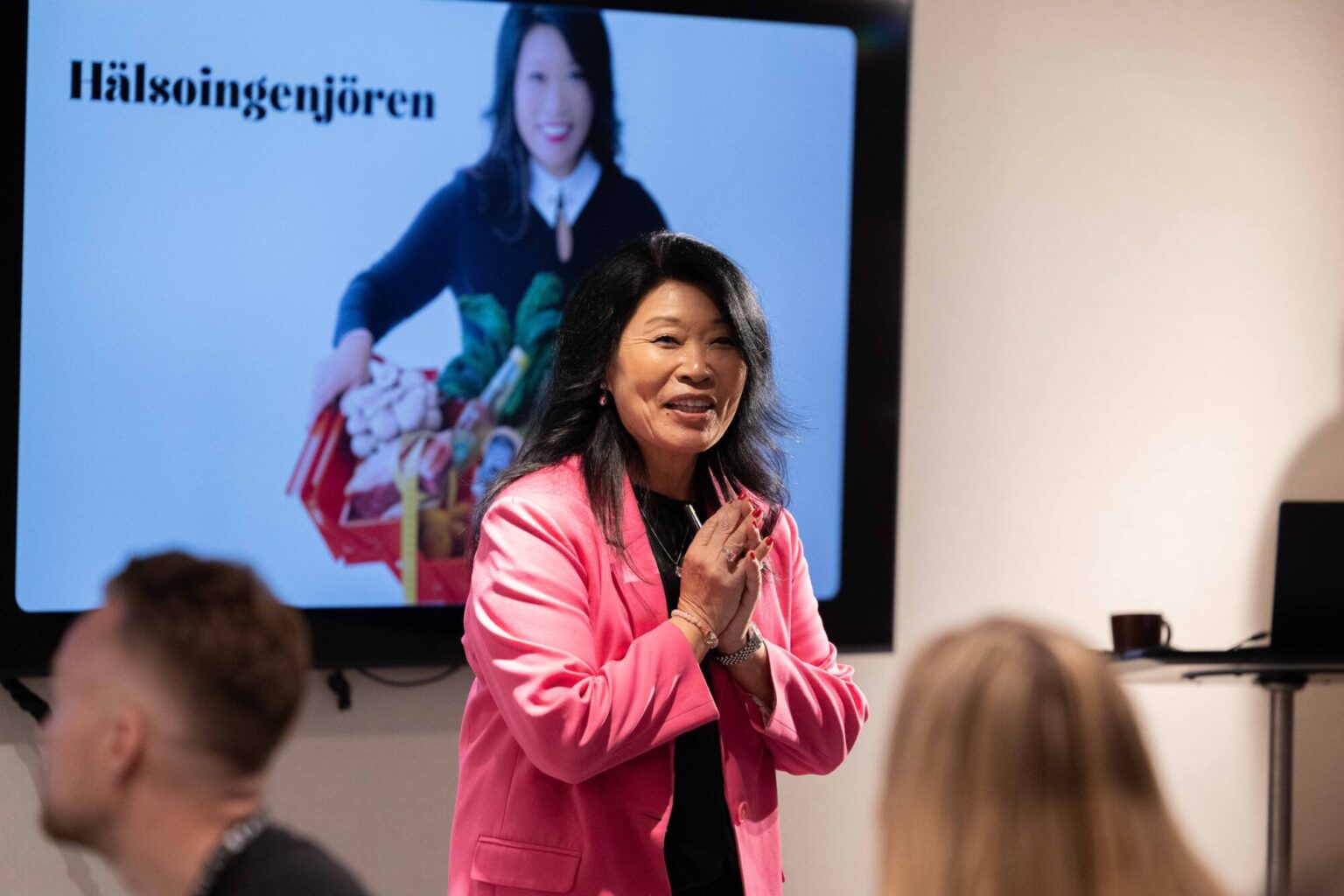 Ewa Meurk föreläser för medlemmarna